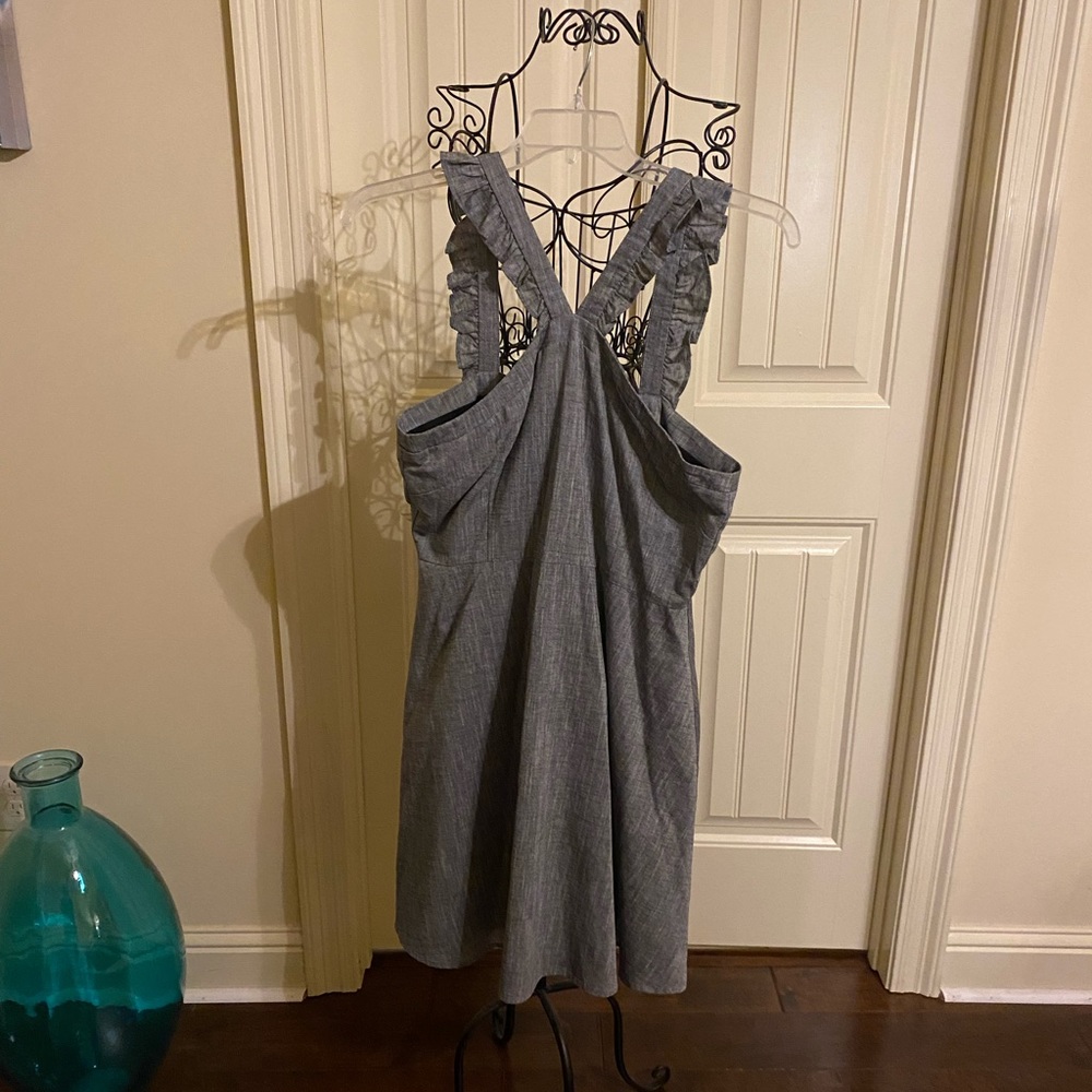 Cremieux Cotton/polyester front V dress gray in color.